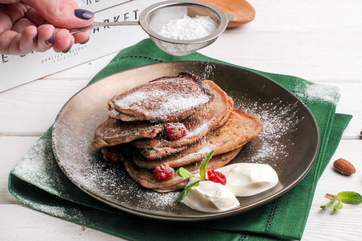 Погружение в мир вкусов: оладьи «Черный лес» с вишней и шоколадом