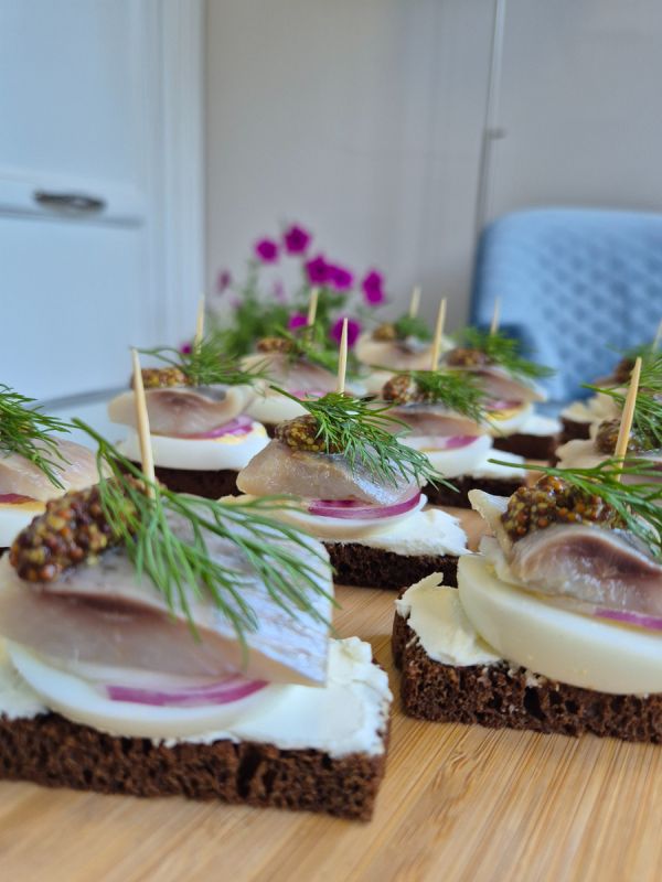 Селёдочные тосты | Идеальная закуска на ваш стол