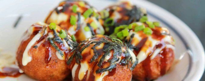 Ароматные картофельные пончики с сыром и домашним кетчупом