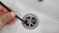 Умная хитрость: как справиться с засорами в раковине и сэкономить