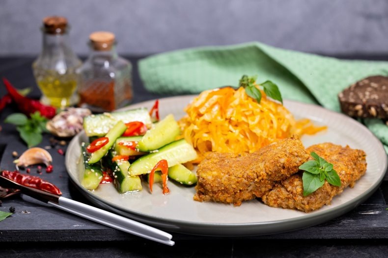 Азиатские гречаники: постное блюдо с капустой и огурцами