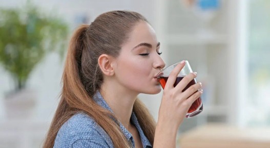 Сок, который заботится о вашем кишечнике и улучшает качество сна