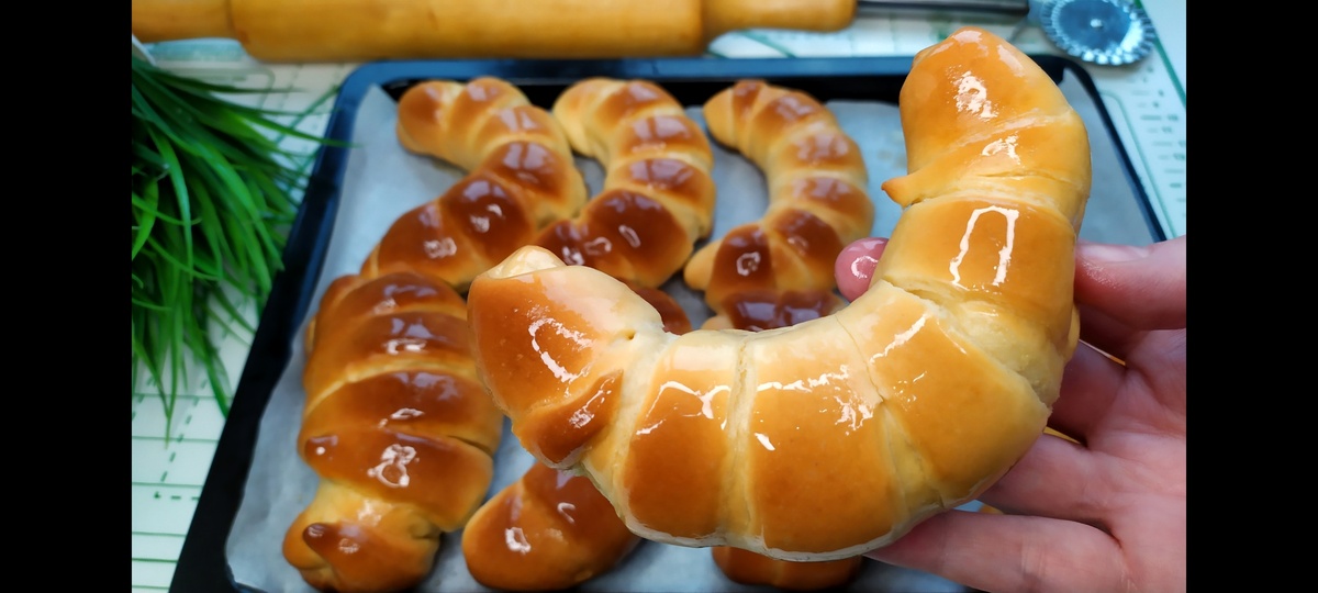 Как приготовить ароматные рогалики с повидлом на хрущёвском тесте