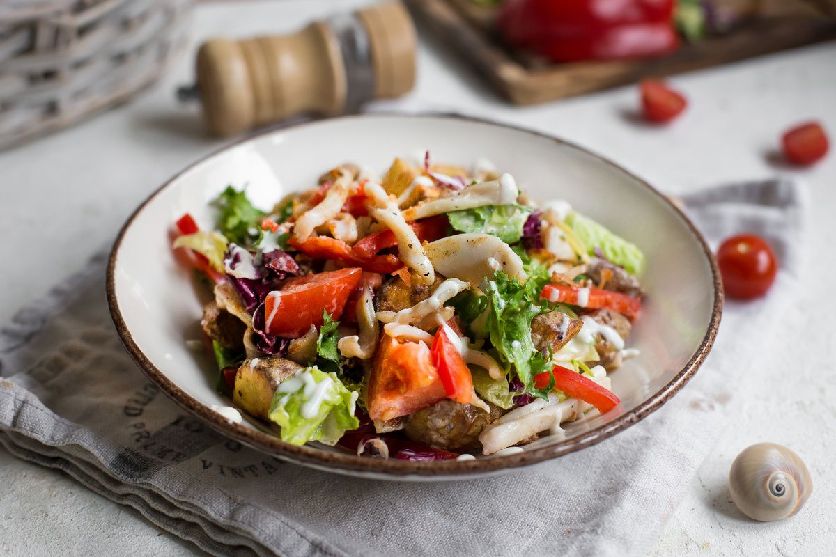 Греческий салат с кальмаром: идеальный рецепт для легкого ужина