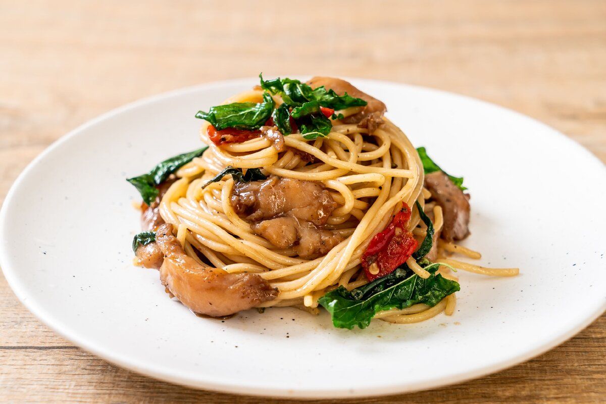 Как приготовить запеченное рагу из мяса и макарон: простой и вкусный рецепт