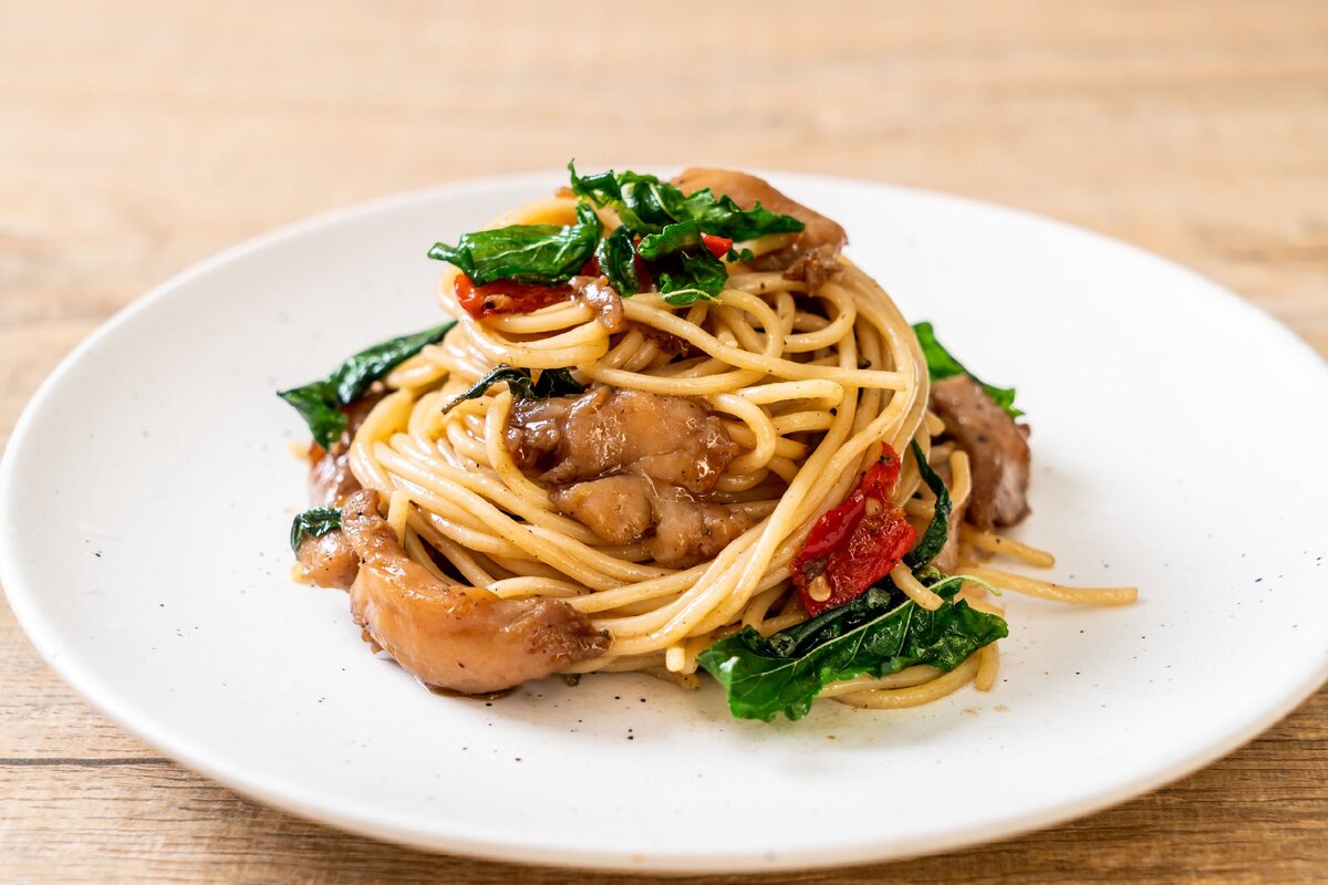 Как приготовить запеченное рагу из мяса и макарон: простой и вкусный рецепт