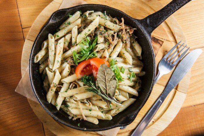 Макароны по-флотски: быстро и вкусно с тушенкой