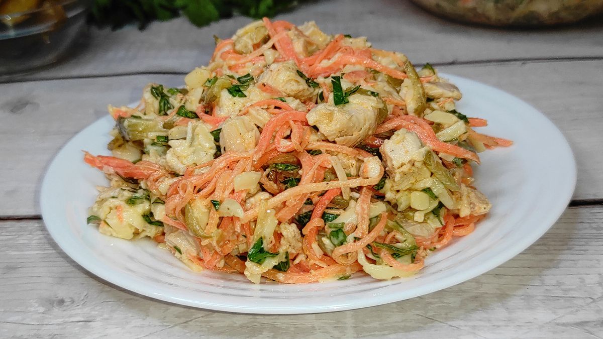 Вкусный салат «Лисичка»: как приготовить с курицей и корейской морковью