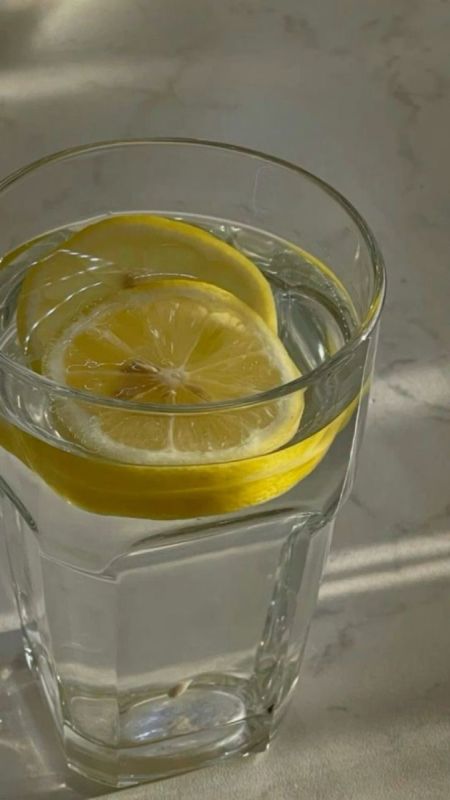 Тайны лимонной воды: и правда ли она так полезна?