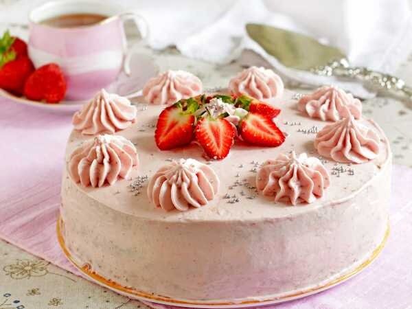 Нежный маковый торт с клубничным кремом: идеальный десерт для вашего стола