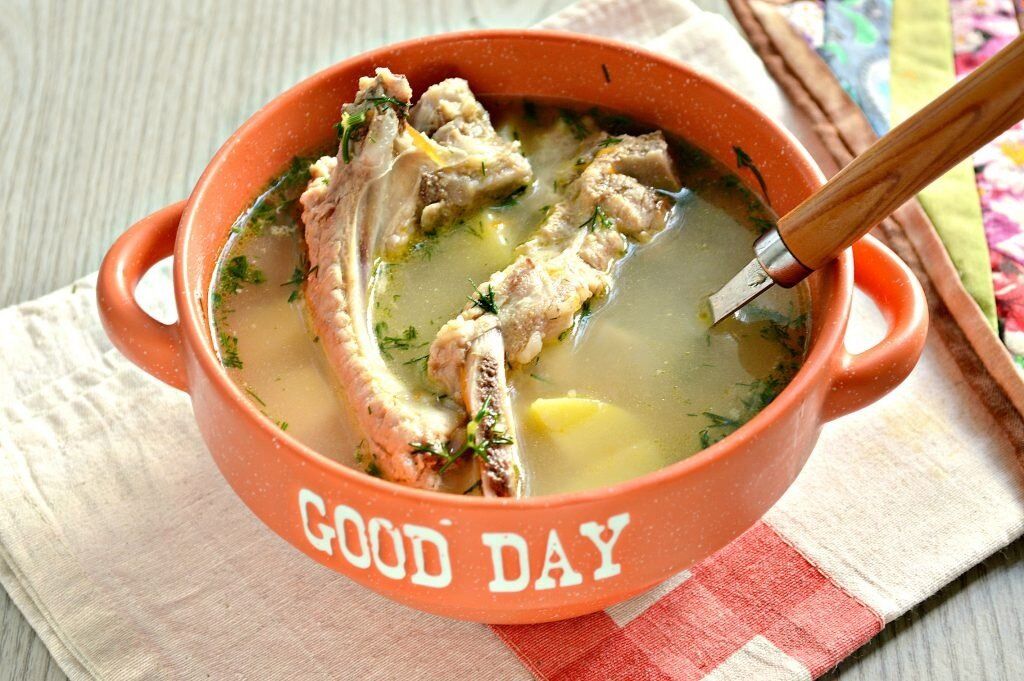 Ароматный суп с свининой: простой рецепт для всей семьи