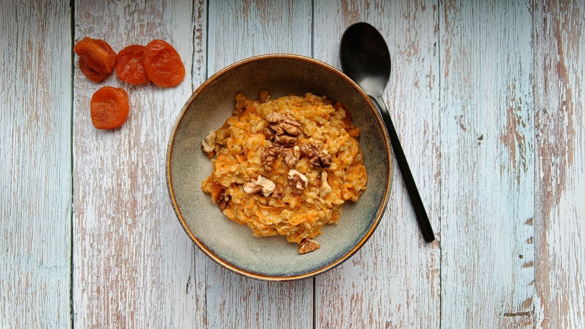 Оранжевая овсянка с морковью: как добавить яркость в утреннее меню