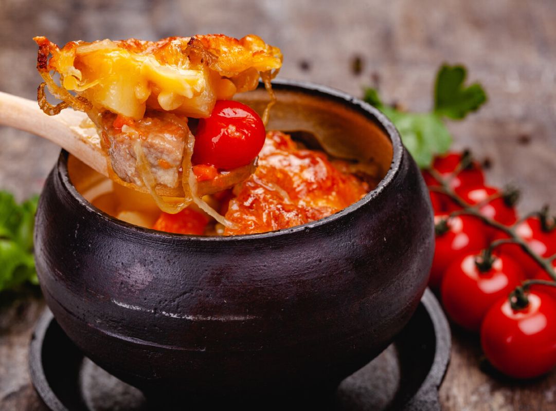 Запечённый картофель с мясом: разнообразие вкусов на вашей кухне