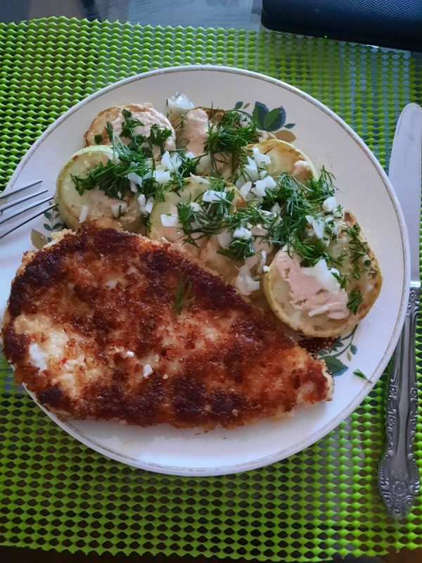 Нежный куриный шницель и ароматные кабачки: идеальный ужин