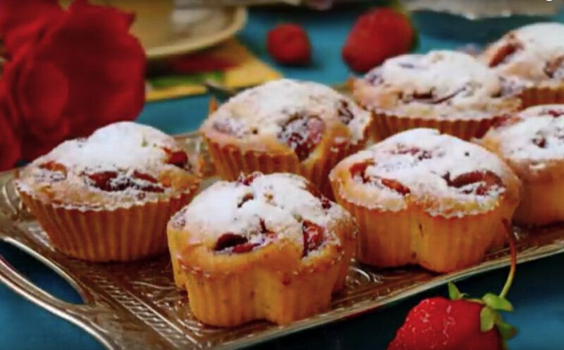 Весенние клубнично-ореховые кексы для ярких десертных моментов