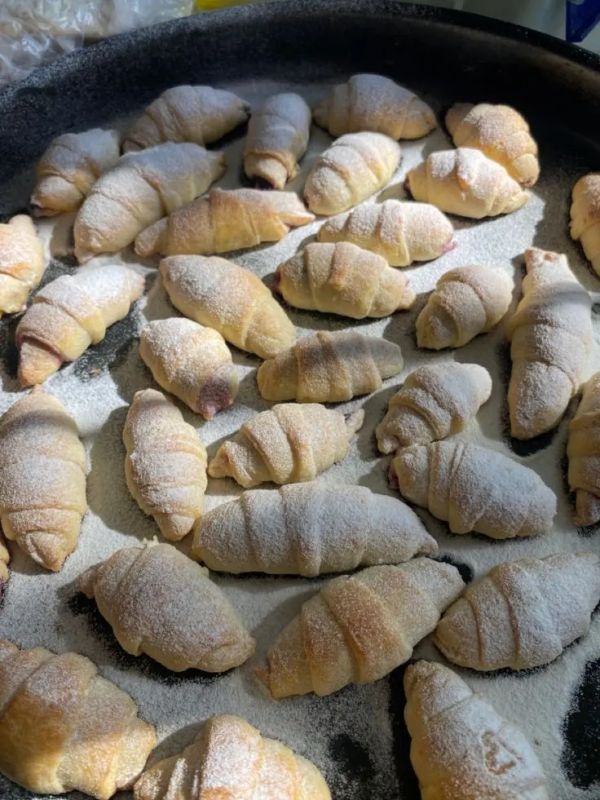 Ароматные рогалики с вареньем: идеальная выпечка к чаю и кофе