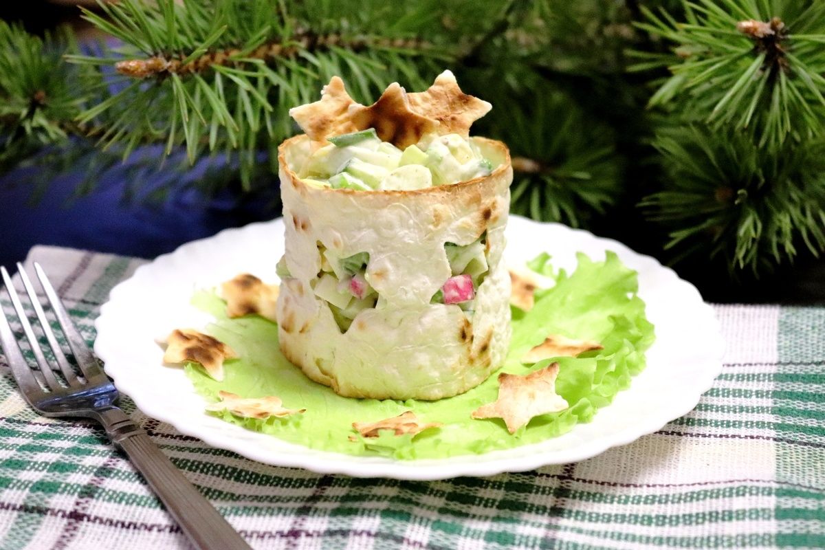 Праздничный салат с авокадо: оригинальные стаканчики из лаваша