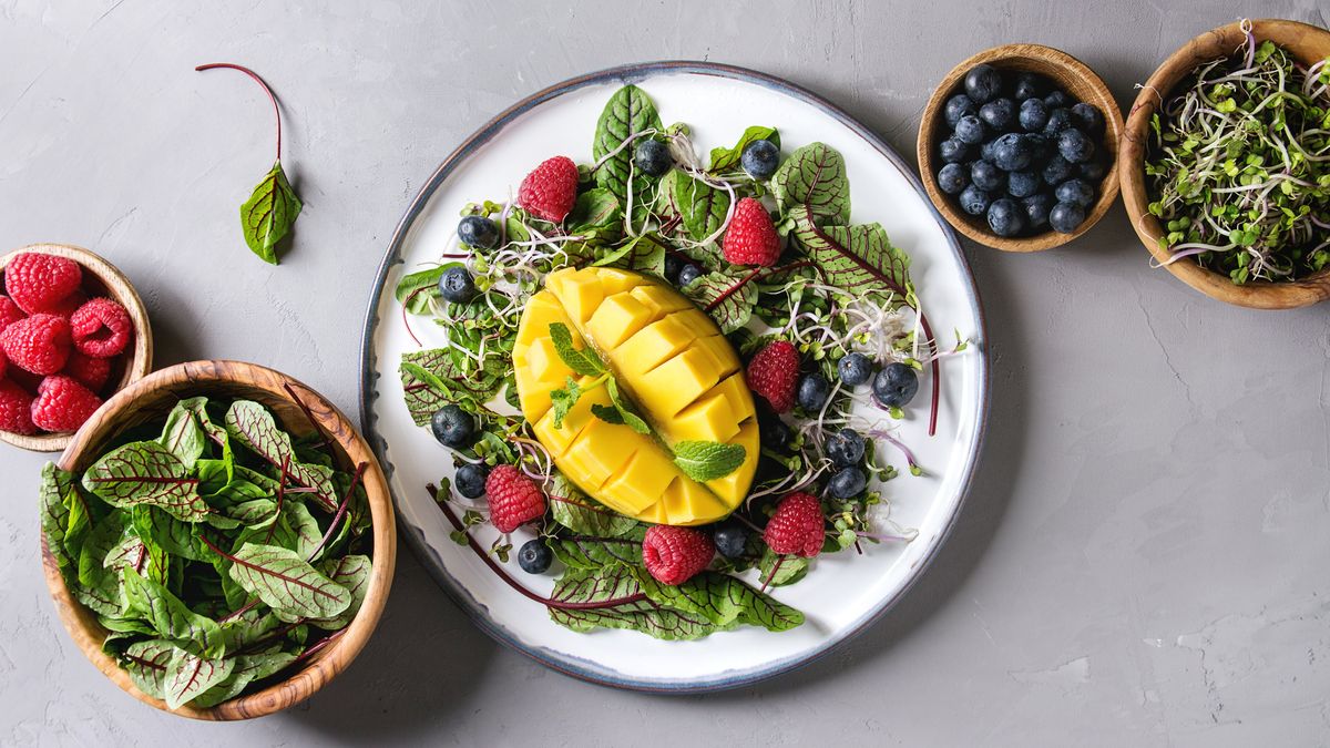 Как правильно питаться летом: советы для легкости и бодрости