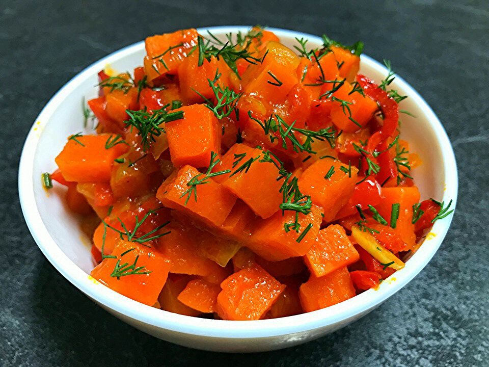 Легкое и ароматное блюдо для любого времени года: морковь по-армянски
