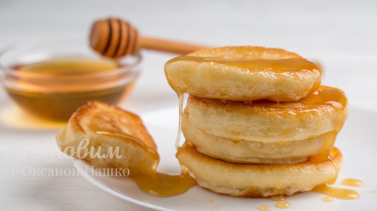 Пышные оладьи на кефире: секрет простой выпечки