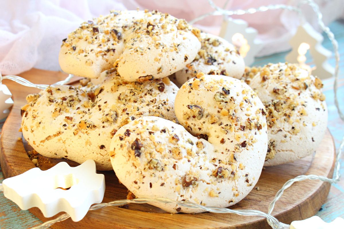 Нежное безе с грецкими орехами для уютного вечера