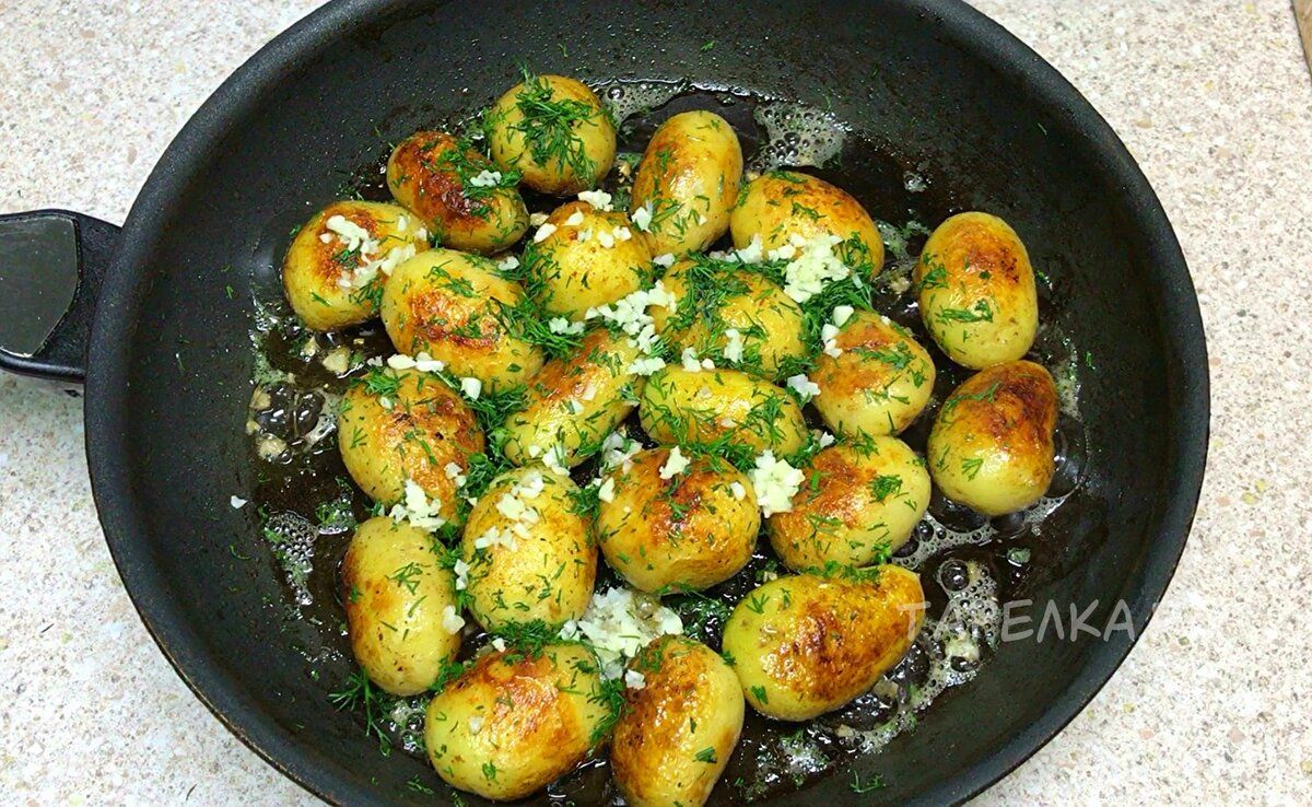 Секрет идеальной молодого картофеля с чесноком и укропом