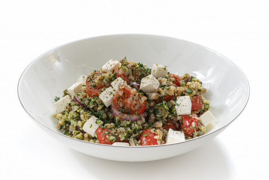 Новый взгляд на гречку: оригинальный рецепт с помидорами и фетой