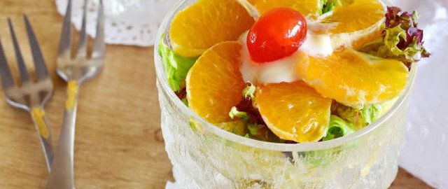 Легкий и яркий: салат с курицей и мандаринами для любого повода