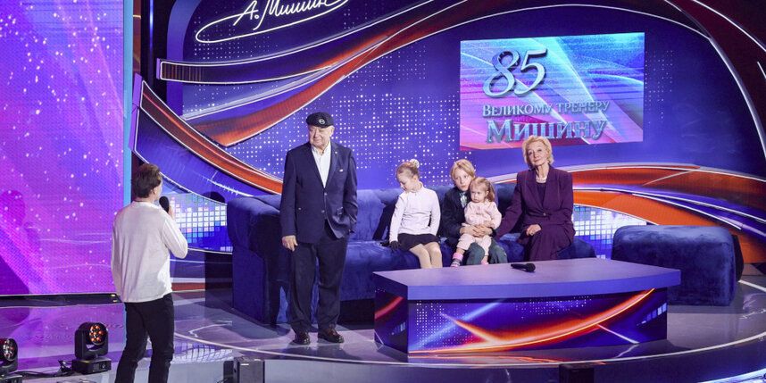 Губернатор отметил 85-летие легендарного тренера Алексея Мишина