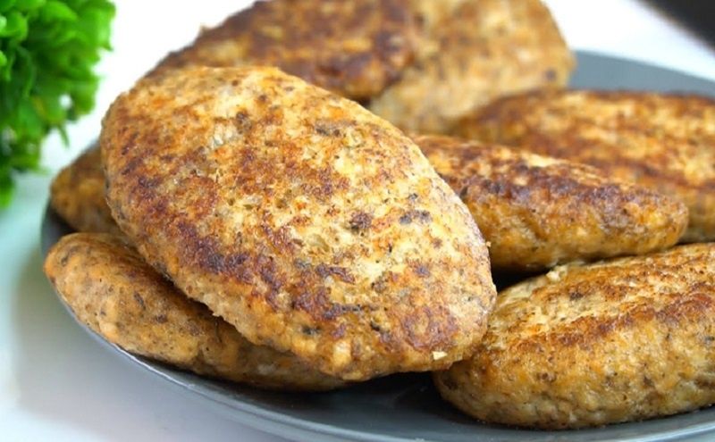 Как ржаной хлеб делает рыбные котлеты волшебно нежными и сочными