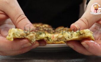 Несладкие оладьи в стиле бургера: сытный завтрак для всей семьи