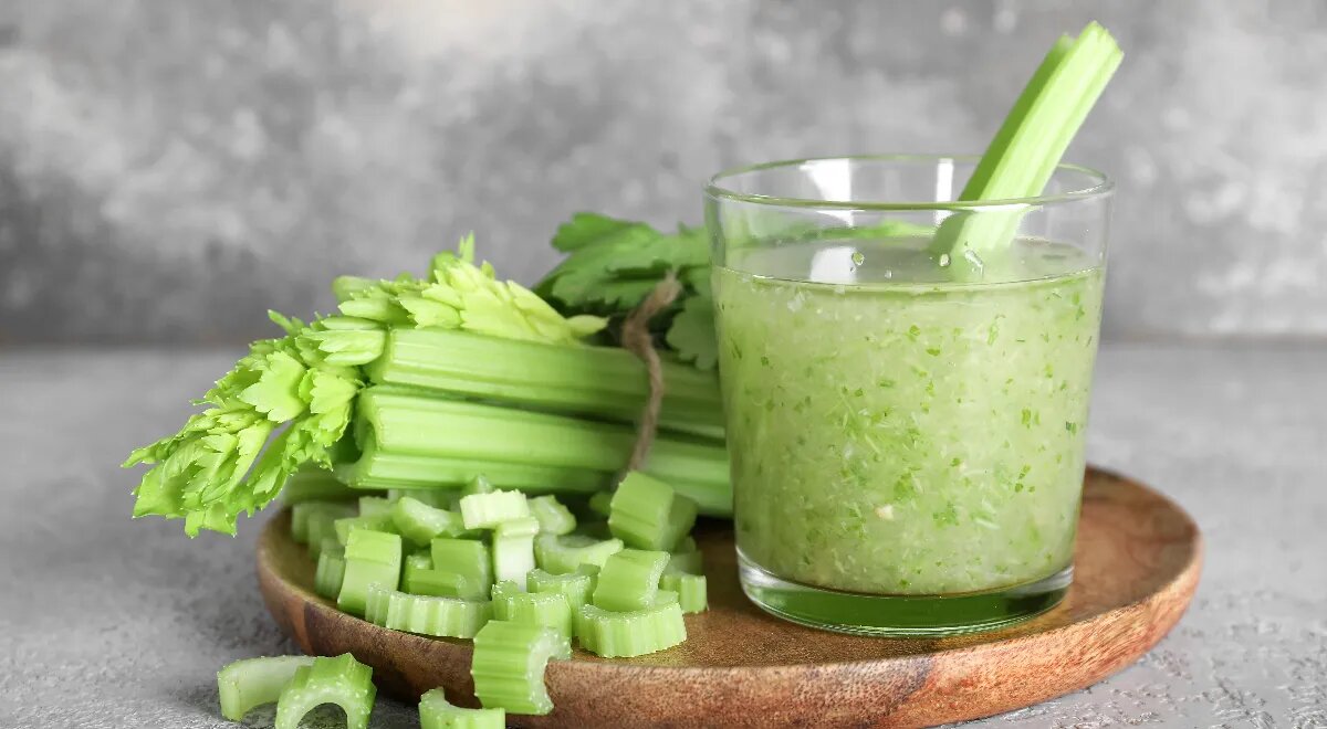 Секреты здоровья: чем полезен ежедневный сок сельдерея