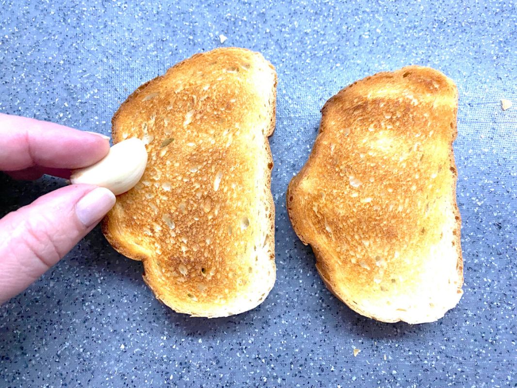 Возвращение классической закуски: как бутерброды со шпротами завоевали наши сердца снова