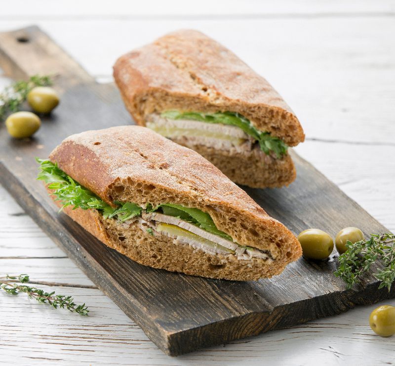 Сэндвич с бужениной, чипотле, авокадо и сыром