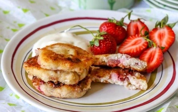 Сырники с клубникой: как сделать идеальный завтрак