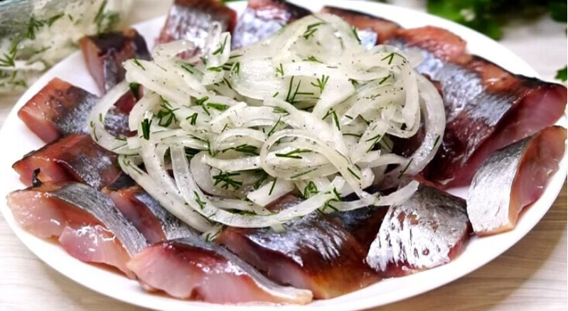 Незабываемый маринованный лук за три минуты: идеальное дополнение к любому блюду