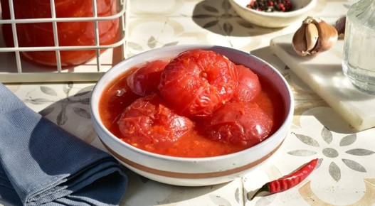 Как сохранить вкус лета: полезные советы по заготовке помидоров