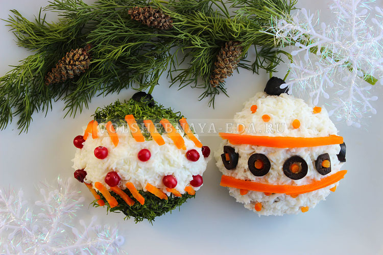 Праздничный салат для новогоднего стола: ёлочные игрушки