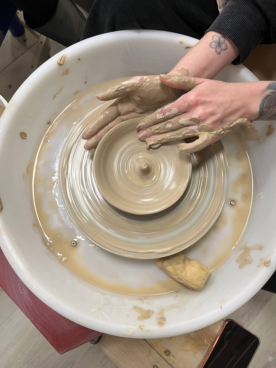 Творческий процесс в гончарной школе «Зарни Ань»