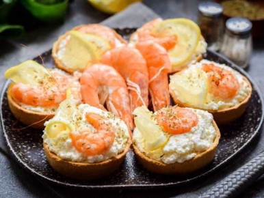 Изысканные тарталетки с креветками и сливочным сыром: идеальная закуска для любого повода