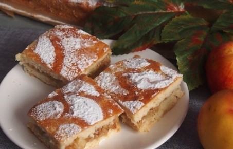 Нежный яблочный пирог по рецепту бабушек