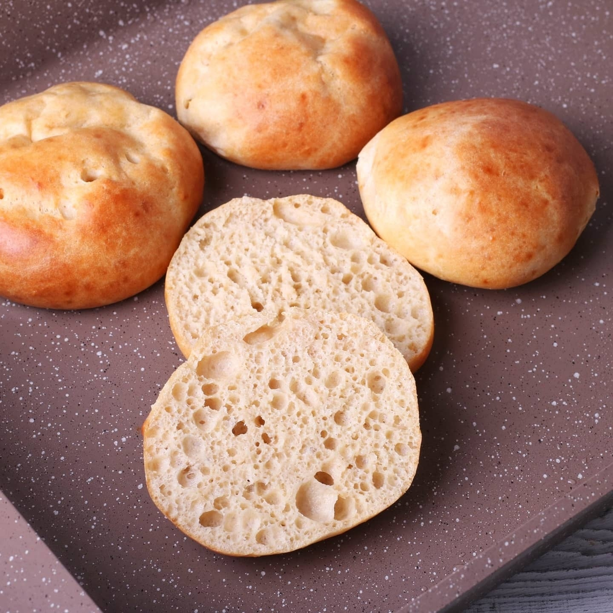 Пушистые булочки без дрожжей: простой рецепт для быстрого обеда