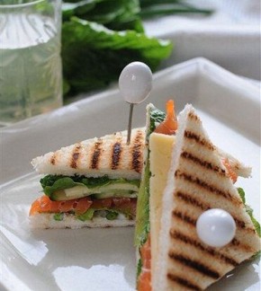 Нежный клаб-сэндвич с рыбой и сыром: пора побаловать себя