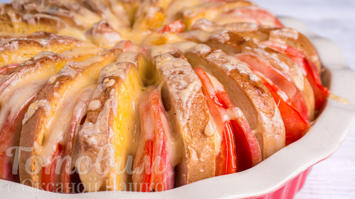 Вкусный пирог за 15 минут: батон с ветчиной и сыром, который понравится всей семье