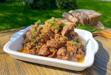 Как быстро и просто приготовить куриную печень в луковом соусе