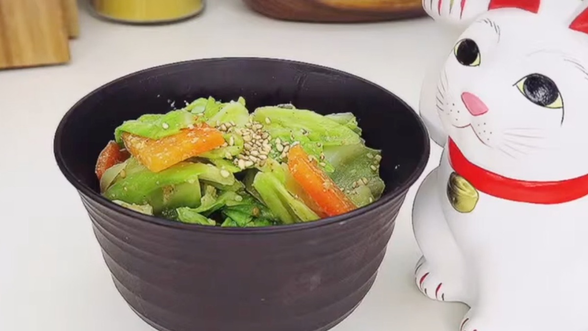 Невероятно вкусная японская закуска из капусты