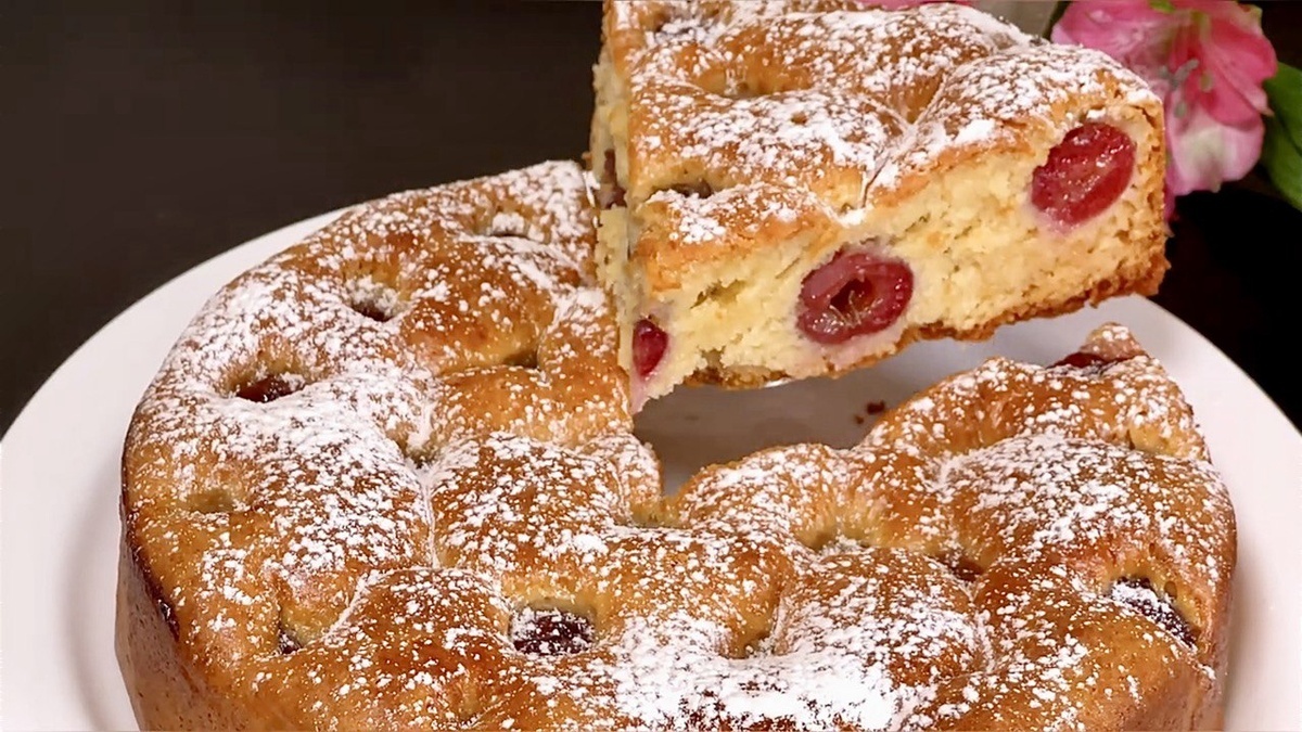 Простота и вкус: пирог с ягодами для всей семьи