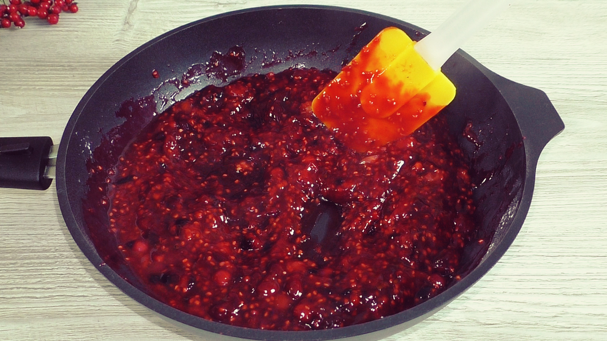 Необычные находки с Wildberries: полезные гаджеты и вкусные рогалики с ягодами