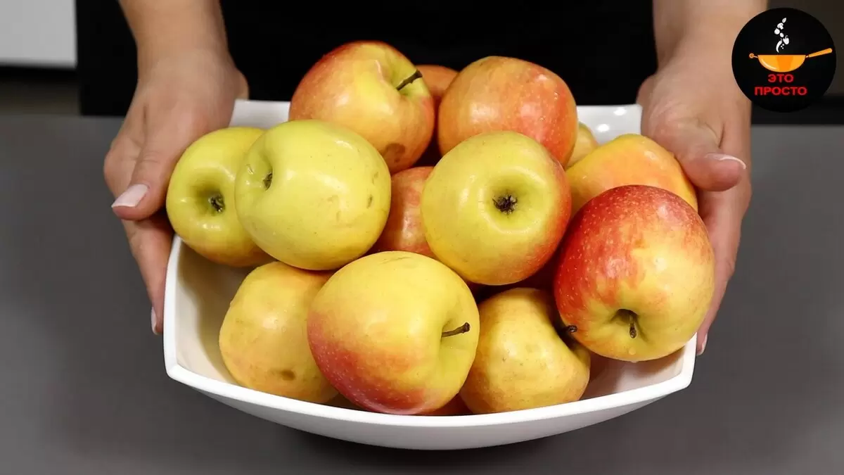 Яблочный Спас: Простой пирог с яблоками на скорую руку