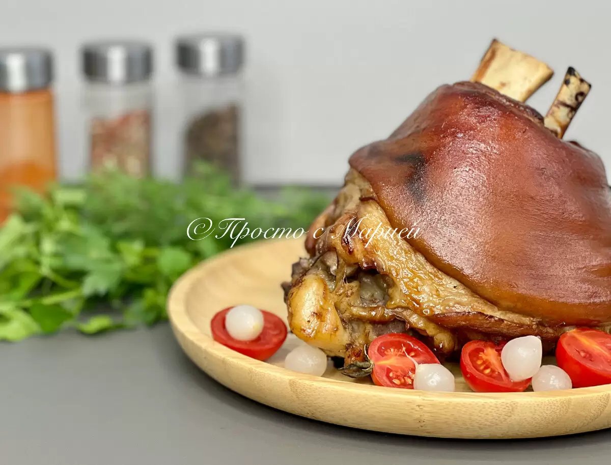 Сочная свиная рулька: необычный рецепт для праздничного стола